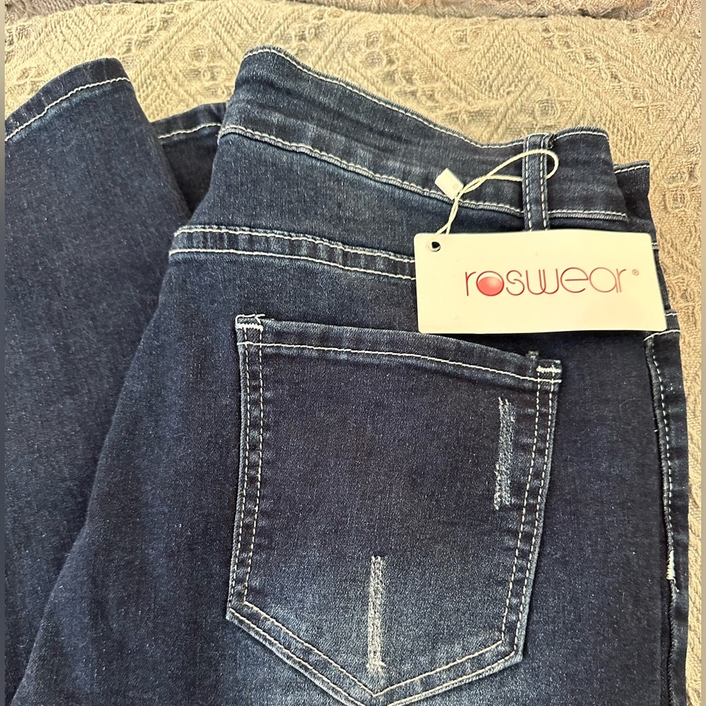 NWT Roswear Women's Essentials Ripped Mid Rise Destroyed Skinny Jeans - Large